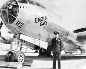 Enola Gay y Paul Tibbets